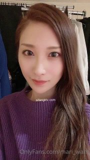 小胸部和大屁股的校女在父母不在时享受网络摄像头